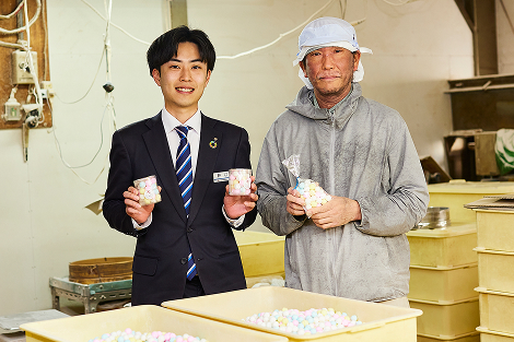 あまらむねを持つ岸田商事スタッフと尼信職員