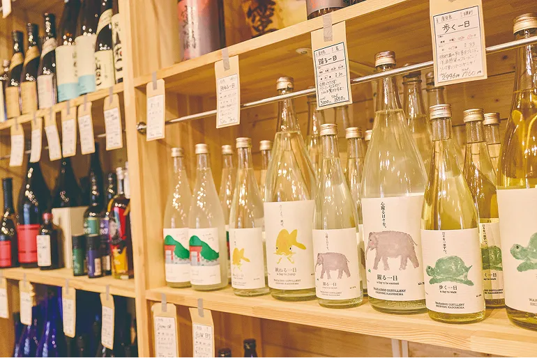 棚に並ぶ種類豊富な名酒2