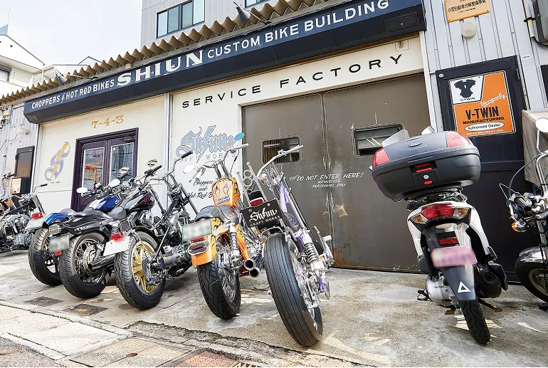 店前に並ぶバイク