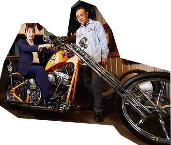 ハーレーに乗る大西さん