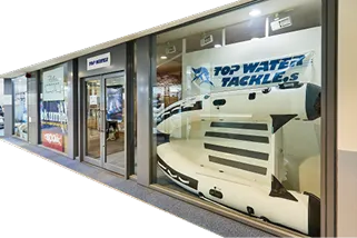 TOP WATER TACKLE,s 店舗外側斜めから