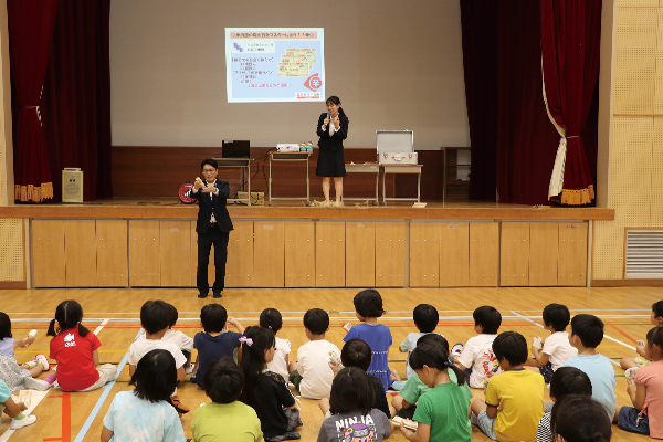 小学生に向けたあましん「おかね寺子屋」開講の様子