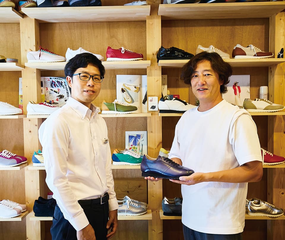 今月のあましんさん　和瀬田 宏太さん（阪神西宮支店 2008年入庫）とEMA CREATE SHOESの代表取締役・斉藤慎二さん