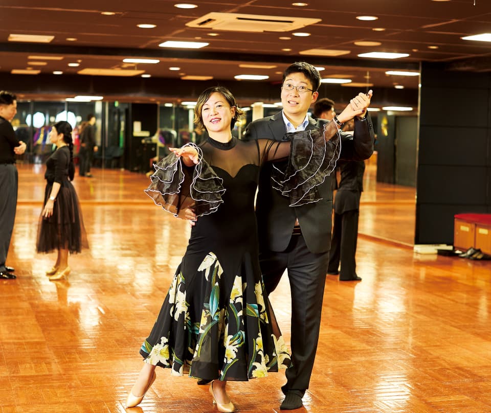 今月のあましんさん　藤倉 良大さん（天満橋支店 2005年入庫）とgentil OSAKAの代表取締役で元プロダンサーの宇賀千咲さん